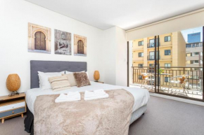 404 Big Beautiful One Bed & Balcony